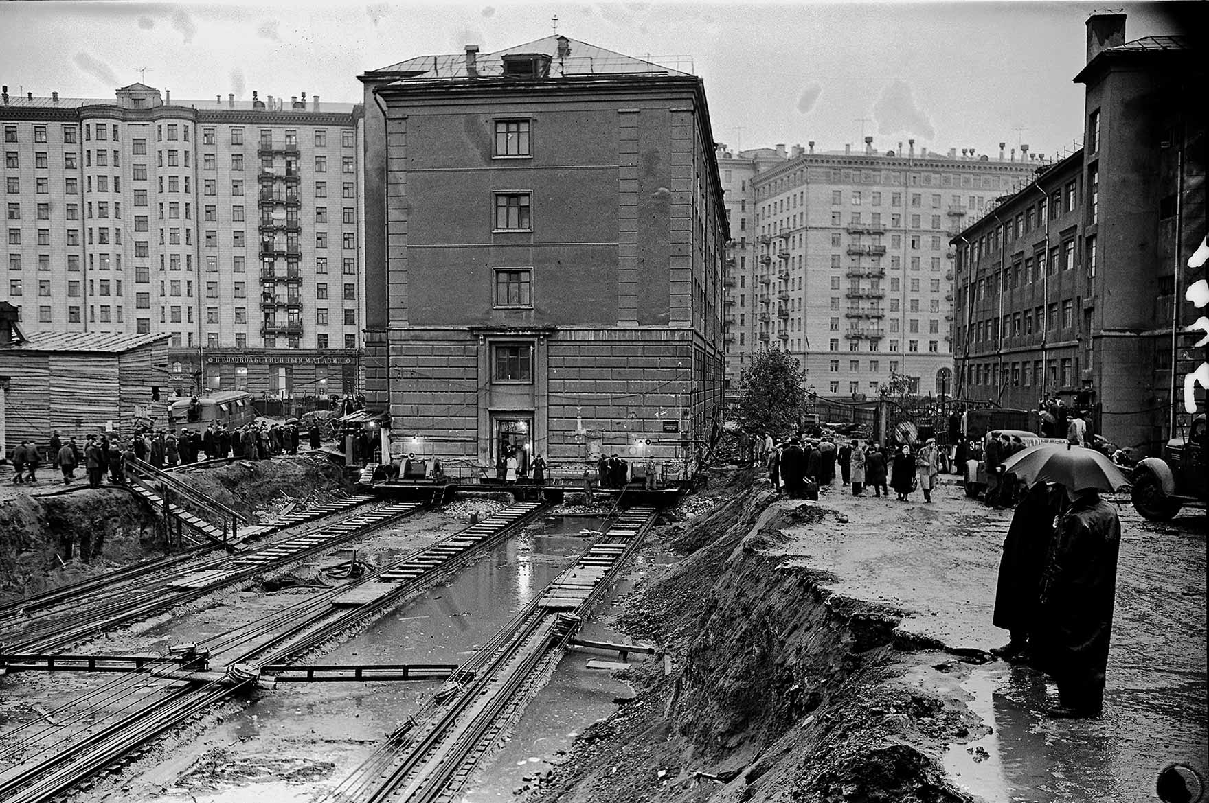 Трест по передвижке и разборке зданий - статья на сайте интернет-магазина –  Кирпич-Черепица.рф